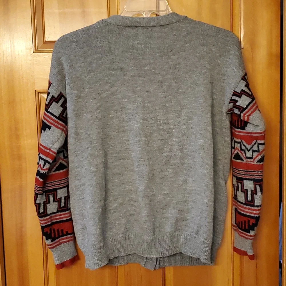 XXI Forever 21 Unisex Varsity Grey & Red‎ Tribal Buttondown Cardigan Size Medium